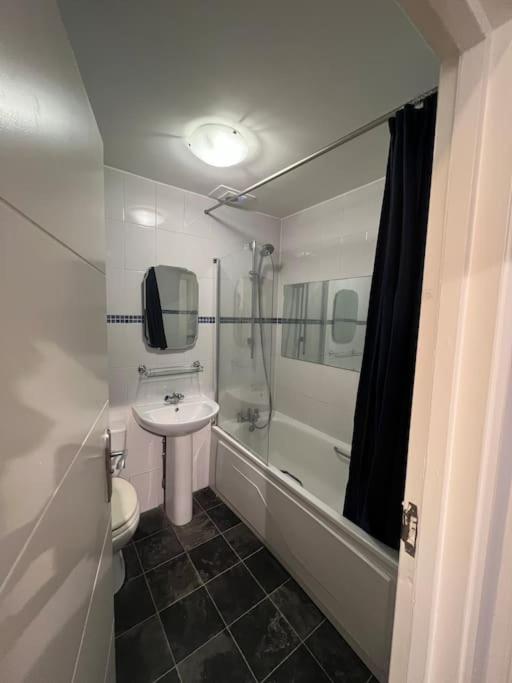 Lovely 1 Bedroom Apartment In West Kensington Londres Extérieur photo